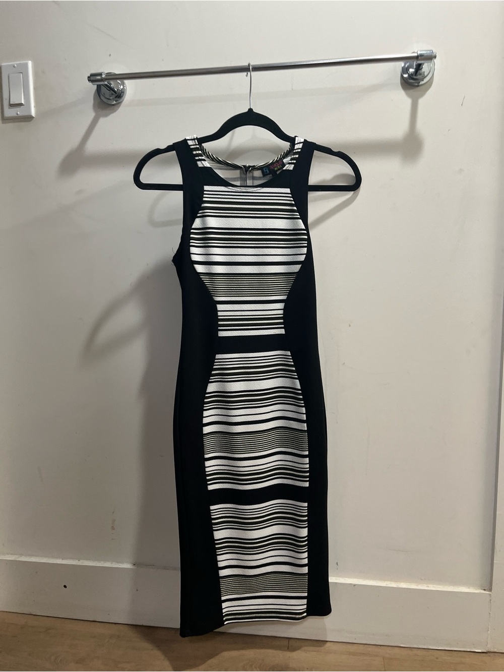 Black and white stripped fitted bodycon dress XS